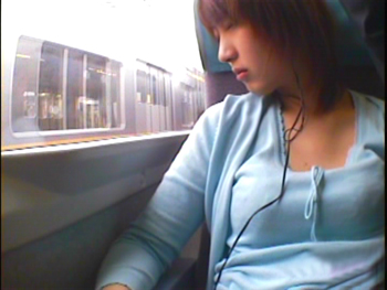電車で熟睡のiPod娘-04